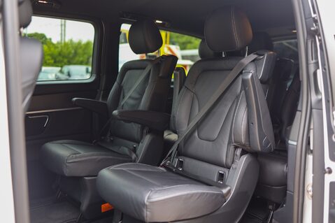 Mercedes-Benz V Class V220D 2.1 AMG LINE 7 SEAT 25