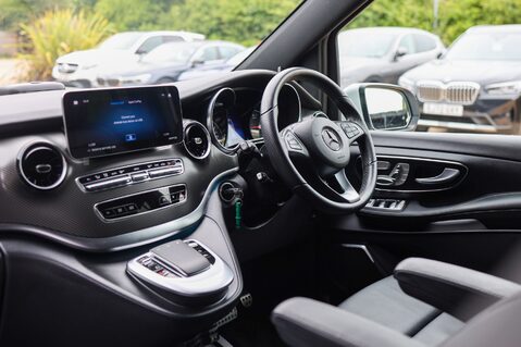 Mercedes-Benz V Class V220D 2.1 AMG LINE 7 SEAT 3