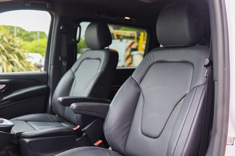 Mercedes-Benz V Class V220D 2.1 AMG LINE 7 SEAT 41