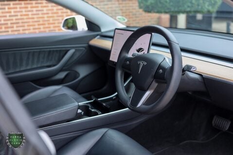 Tesla Model 3 LONG RANGE AWD 17