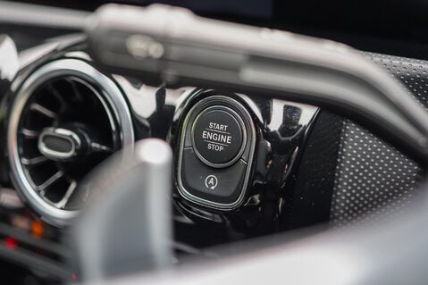 Mercedes-Benz CLA Class CLA35 AMG 2.0 4MATIC 33