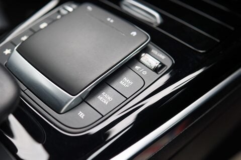 Mercedes-Benz CLA Class CLA35 AMG 2.0 4MATIC 19
