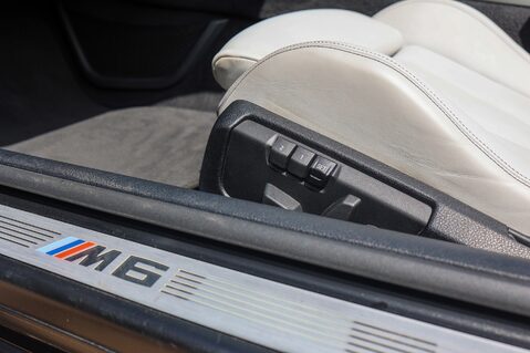 BMW M6 4.4 V8 CABRIOLET 18