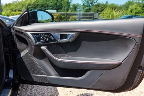 Jaguar F-Type 5.0 V8 R AWD 30
