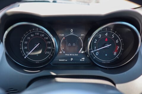 Jaguar F-Type 5.0 V8 R AWD 31