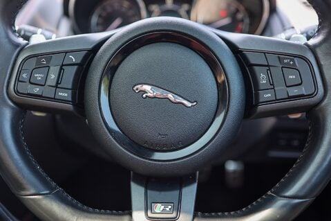 Jaguar F-Type 5.0 V8 R AWD 32