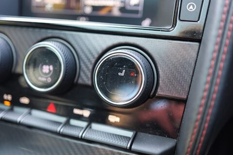 Jaguar F-Type 5.0 V8 R AWD 34