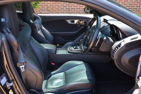 Jaguar F-Type 5.0 V8 R AWD 28