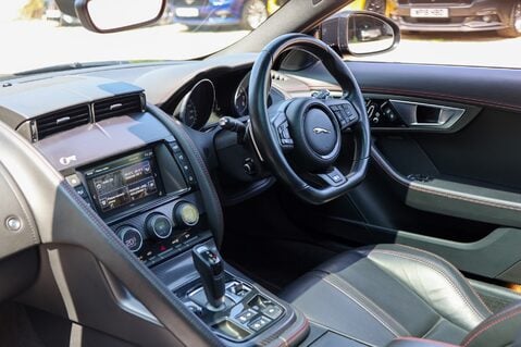 Jaguar F-Type 5.0 V8 R AWD 29