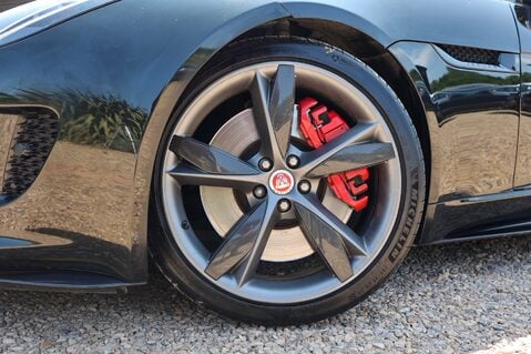 Jaguar F-Type 5.0 V8 R AWD 57