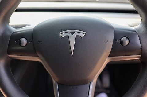 Tesla Model 3 STANDARD RANGE PLUS 28