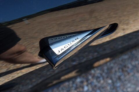 Jaguar F-Type 5.0 V8 R AWD CONVERTIBLE 47