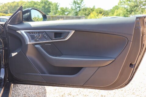 Jaguar F-Type 5.0 V8 R AWD CONVERTIBLE 40