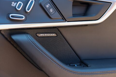 Jaguar F-Type 5.0 V8 R AWD CONVERTIBLE 28