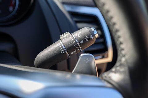 Jaguar F-Type 5.0 V8 R AWD CONVERTIBLE 34