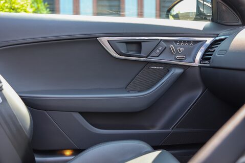 Jaguar F-Type 5.0 V8 R AWD CONVERTIBLE 35
