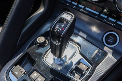 Jaguar F-Type 5.0 V8 R AWD CONVERTIBLE 23