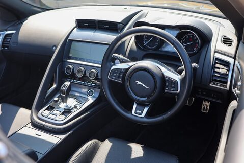 Jaguar F-Type 5.0 V8 R AWD CONVERTIBLE 19