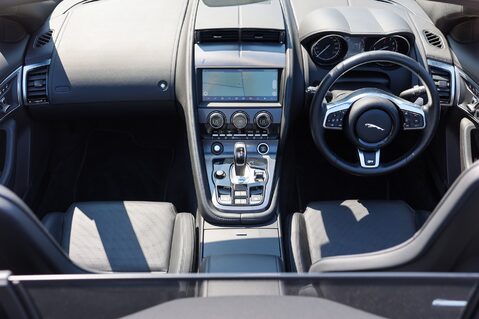 Jaguar F-Type 5.0 V8 R AWD CONVERTIBLE 4