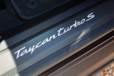 Porsche Taycan TURBO S SPORT TURISMO 36