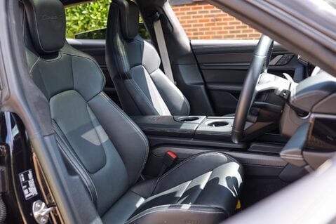 Porsche Taycan TURBO S SPORT TURISMO 3