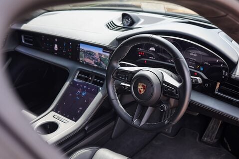 Porsche Taycan TURBO S SPORT TURISMO 18