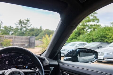 Porsche Taycan TURBO S SPORT TURISMO 33