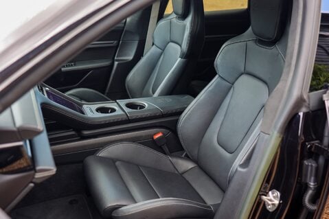Porsche Taycan TURBO S SPORT TURISMO 14