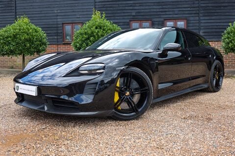 Porsche Taycan TURBO S SPORT TURISMO 9