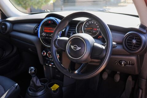 Mini Hatch ONE 1.2 MANUAL (PEPPER PACK) 8