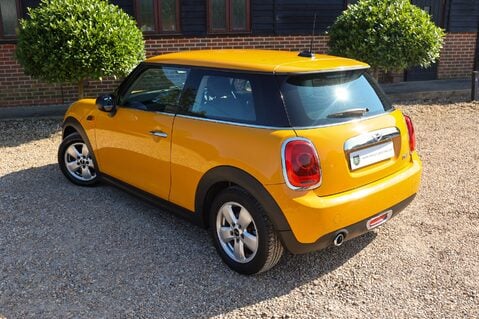 Mini Hatch ONE 1.2 MANUAL (PEPPER PACK) 19
