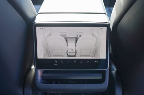 Tesla Model 3 RWD 28