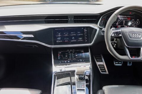 Audi RS6 AVANT 4.0 TFSI QUATTRO CARBON BLACK MHEV 25