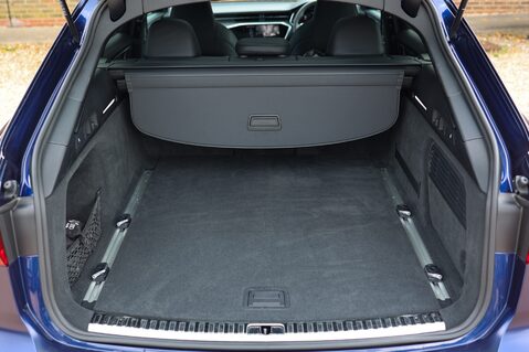 Audi RS6 AVANT 4.0 TFSI QUATTRO CARBON BLACK MHEV 61