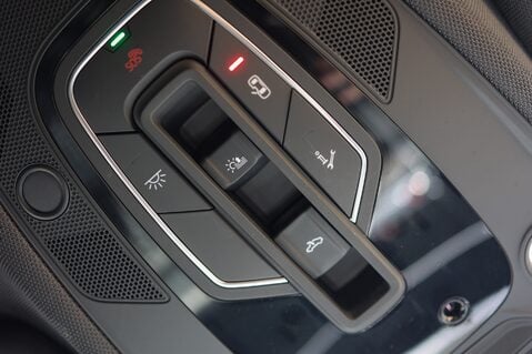 Audi RS6 AVANT 4.0 TFSI QUATTRO CARBON BLACK MHEV 33