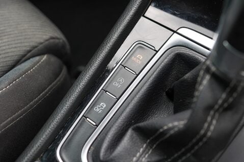 Volkswagen Golf R 2.0 TSI 4MOTION DSG 16
