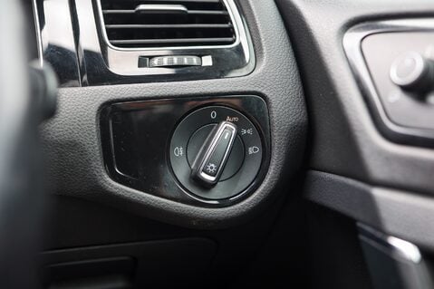 Volkswagen Golf R 2.0 TSI 4MOTION DSG 17