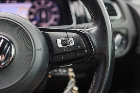 Volkswagen Golf R 2.0 TSI 4MOTION DSG 15