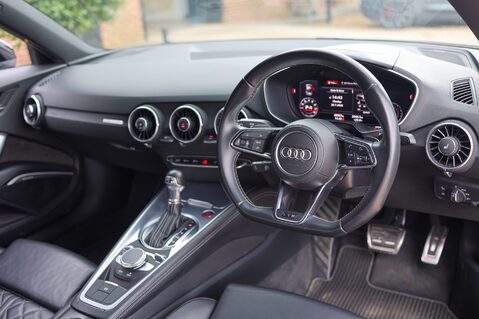 Audi TT S 2.0 TFSI QUATTRO BLACK EDITION 4