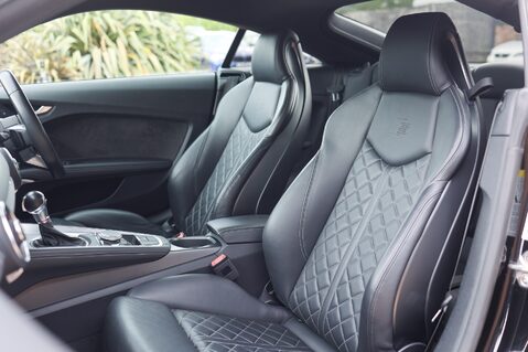 Audi TT S 2.0 TFSI QUATTRO BLACK EDITION 28