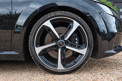 Audi TT S 2.0 TFSI QUATTRO BLACK EDITION 12