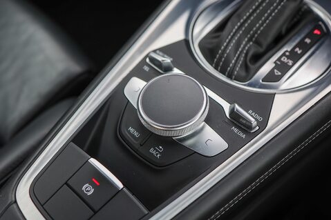 Audi TT S 2.0 TFSI QUATTRO BLACK EDITION 25