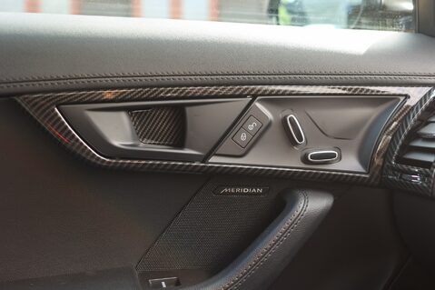 Jaguar F-Type 3.0 V6 R-DYNAMIC AUTO 39
