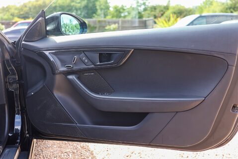 Jaguar F-Type 3.0 V6 R-DYNAMIC AUTO 36