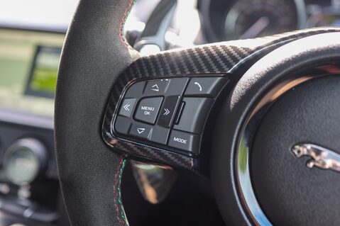Jaguar F-Type 3.0 V6 R-DYNAMIC AUTO 33