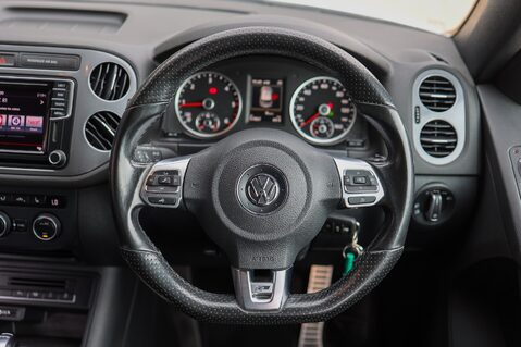 Volkswagen Tiguan R LINE EDITION 2.0 TDI BMT 4MOTION DSG 38