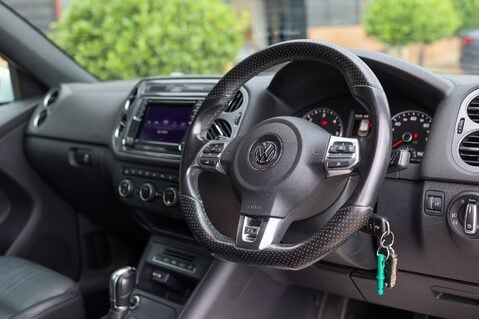 Volkswagen Tiguan R LINE EDITION 2.0 TDI BMT 4MOTION DSG 27