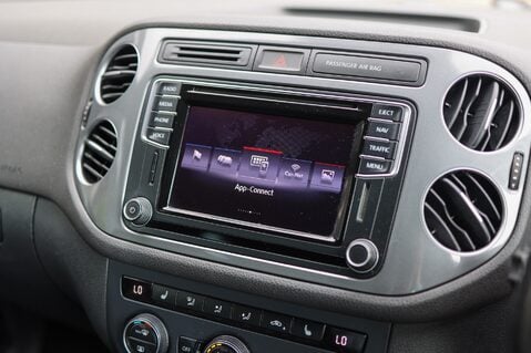 Volkswagen Tiguan R LINE EDITION 2.0 TDI BMT 4MOTION DSG 22