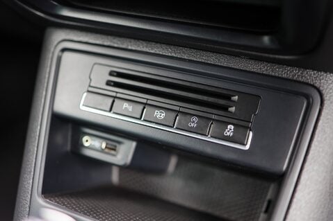 Volkswagen Tiguan R LINE EDITION 2.0 TDI BMT 4MOTION DSG 29