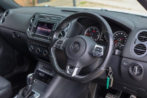 Volkswagen Tiguan R LINE EDITION 2.0 TDI BMT 4MOTION DSG 16